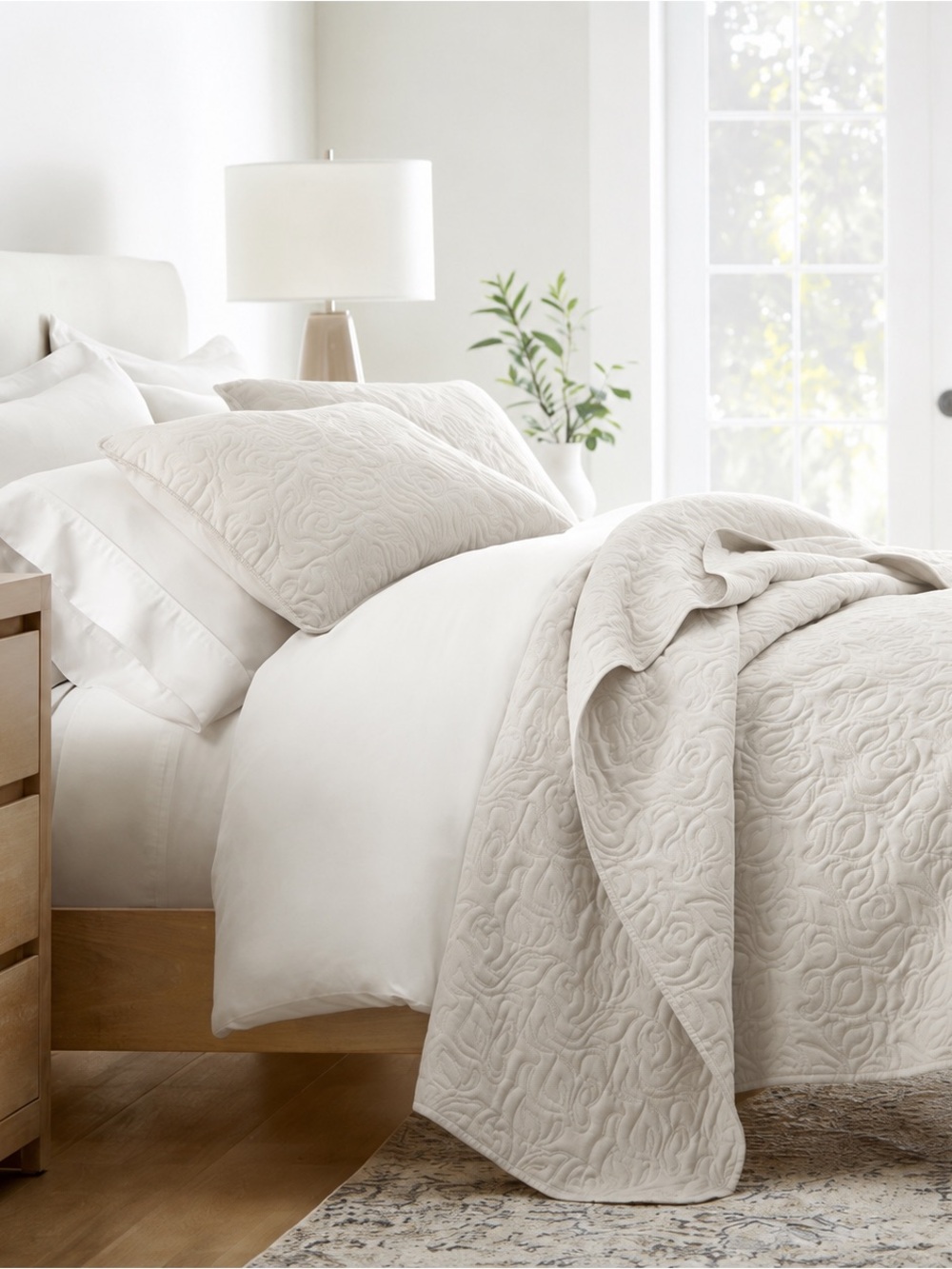 NWT Linens & Hutch Floral Stitch Quilted Coverlet Set King/Cal King Natural